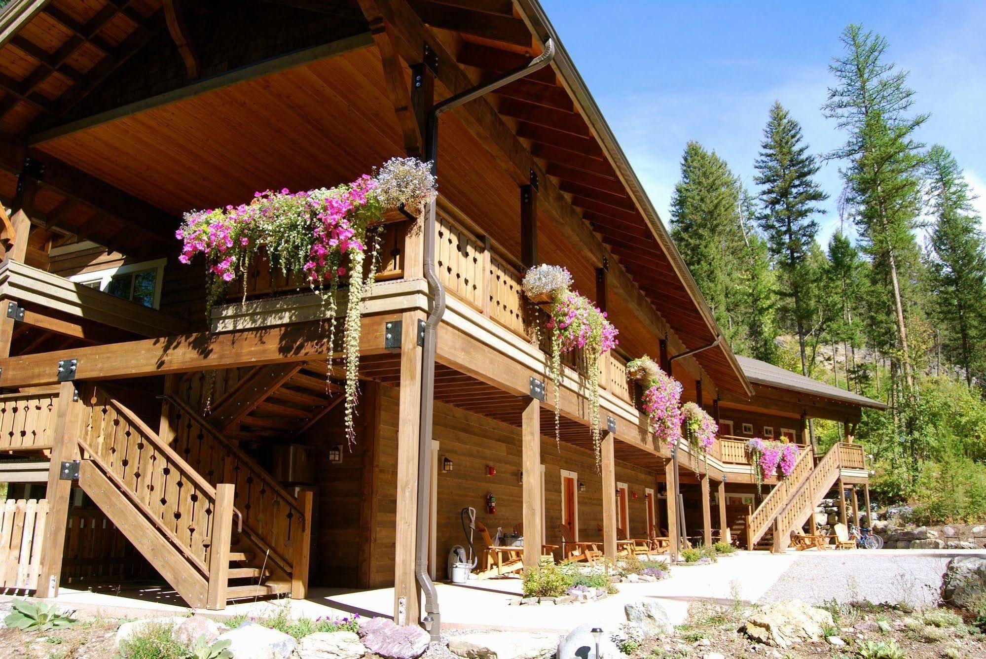 Glacier Guides Lodge West Glacier Esterno foto