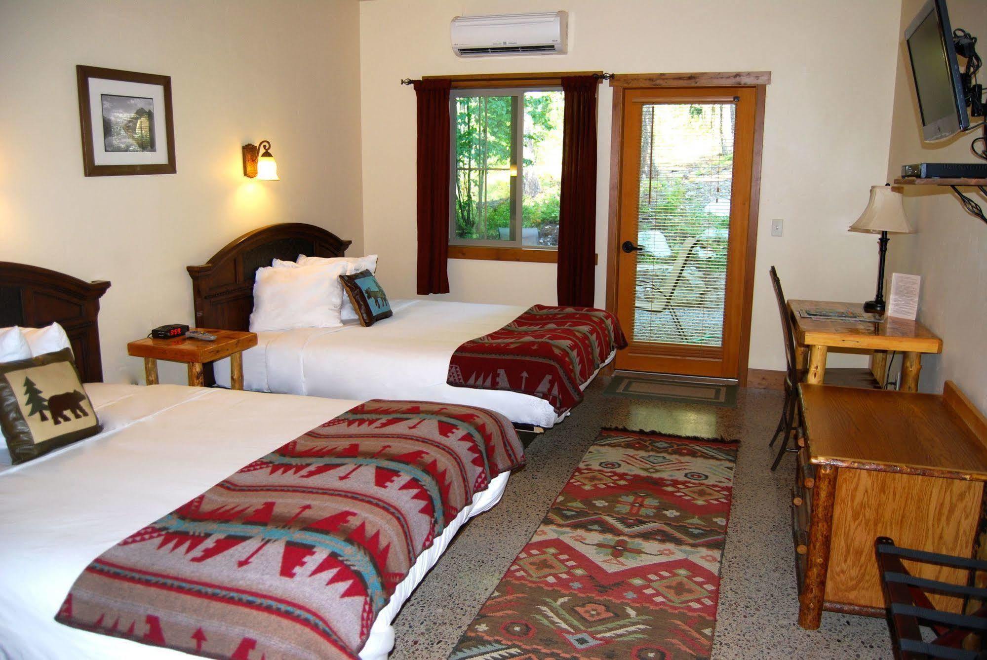 Glacier Guides Lodge West Glacier Esterno foto